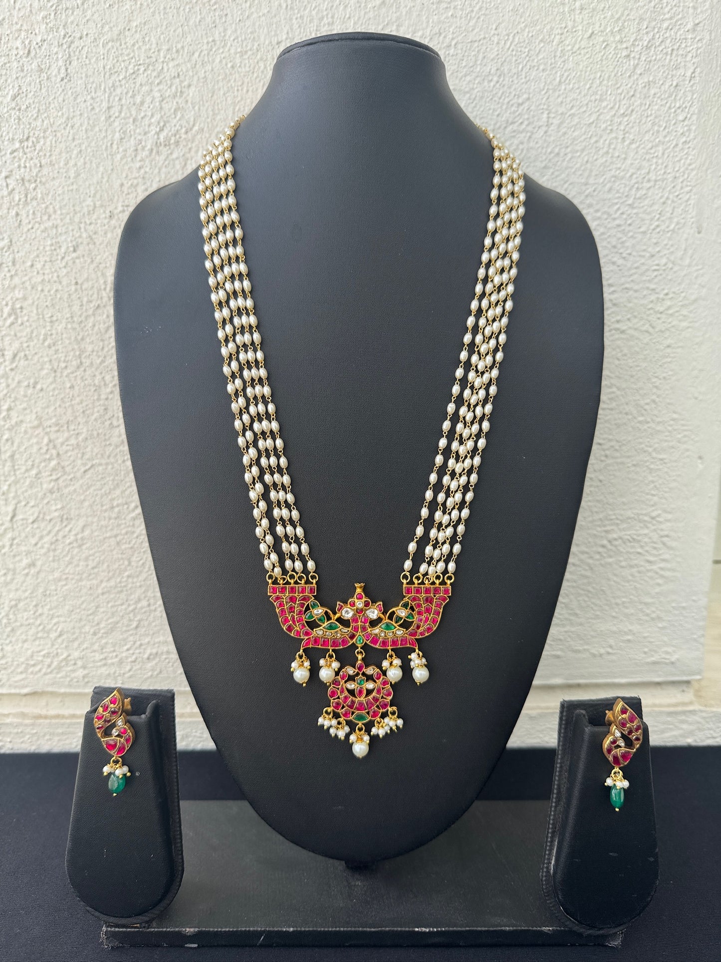 Kempu Stone Peacock Pendant Pearl Mala Set - Beaded Treasures