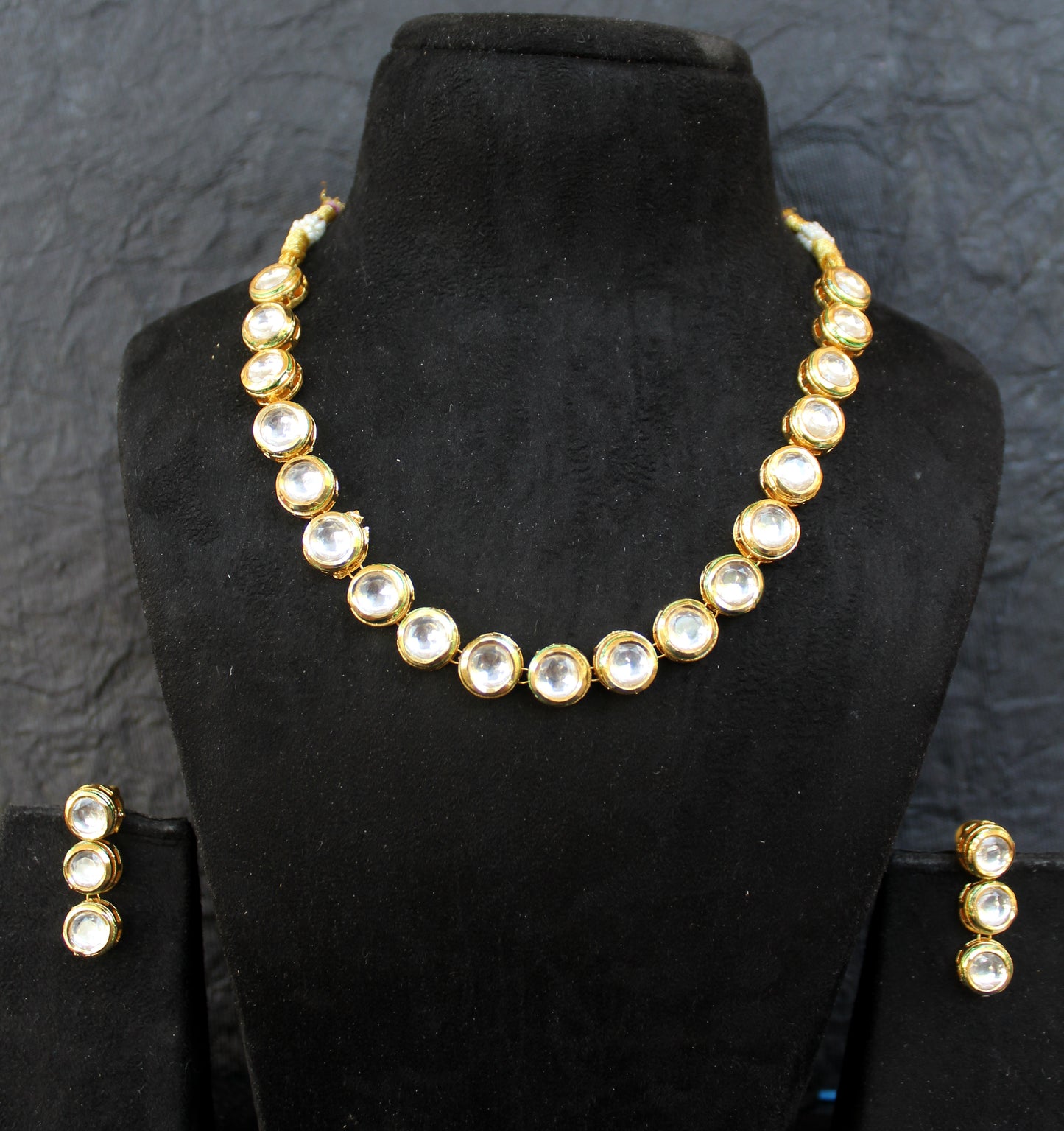 Elegant Single Layer Kundan Necklace Set with Earrings - Beaded Treasures